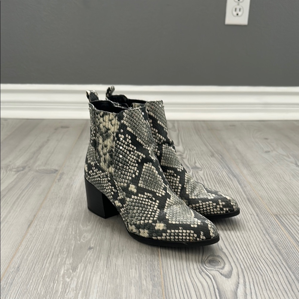 Snakeskin Zipper Ankle Boots